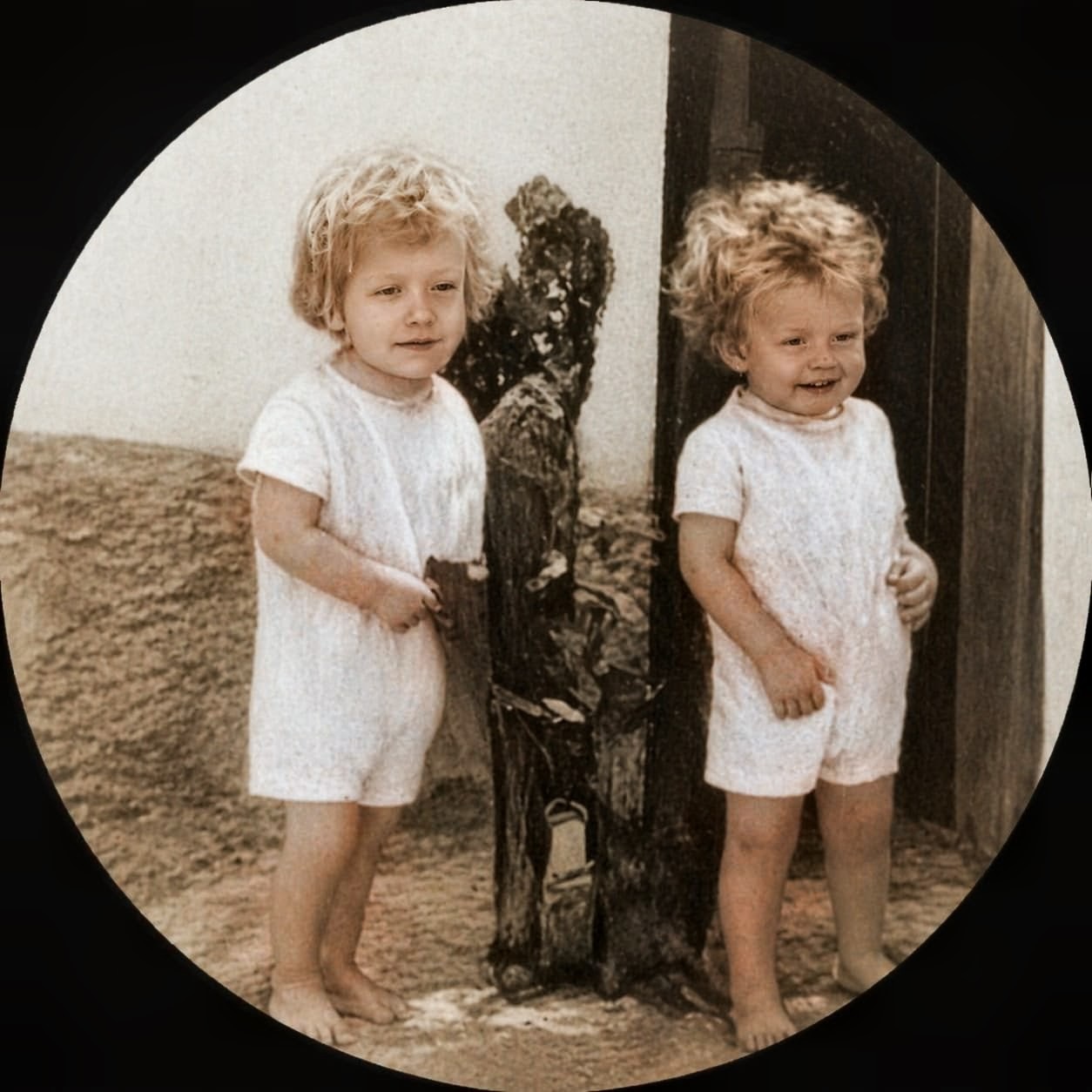 Hoje, excepcionalmente, não apresentarei o habitual resumo de uma parte da obra Memórias da Educação de Guaramiranga. 