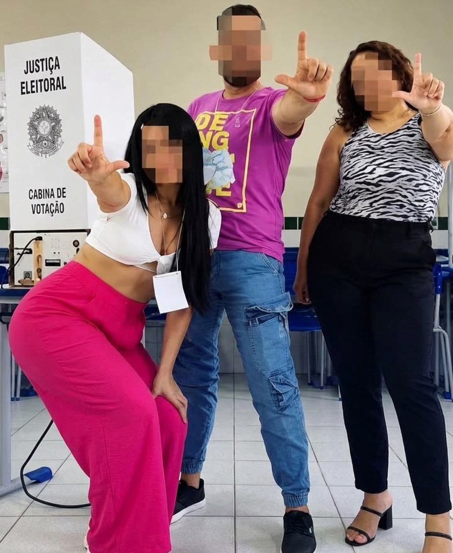 Mesários são Afastados Após Publicarem Fotos Fazendo Gestos Políticos em Seção Eleitoral