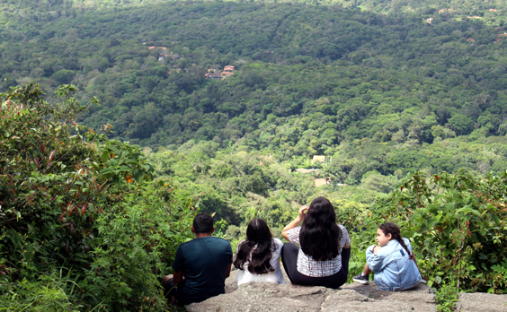  Pico Alto: Visitantes Desfrutam da Natureza no Ponto Mais Alto do Ceará.